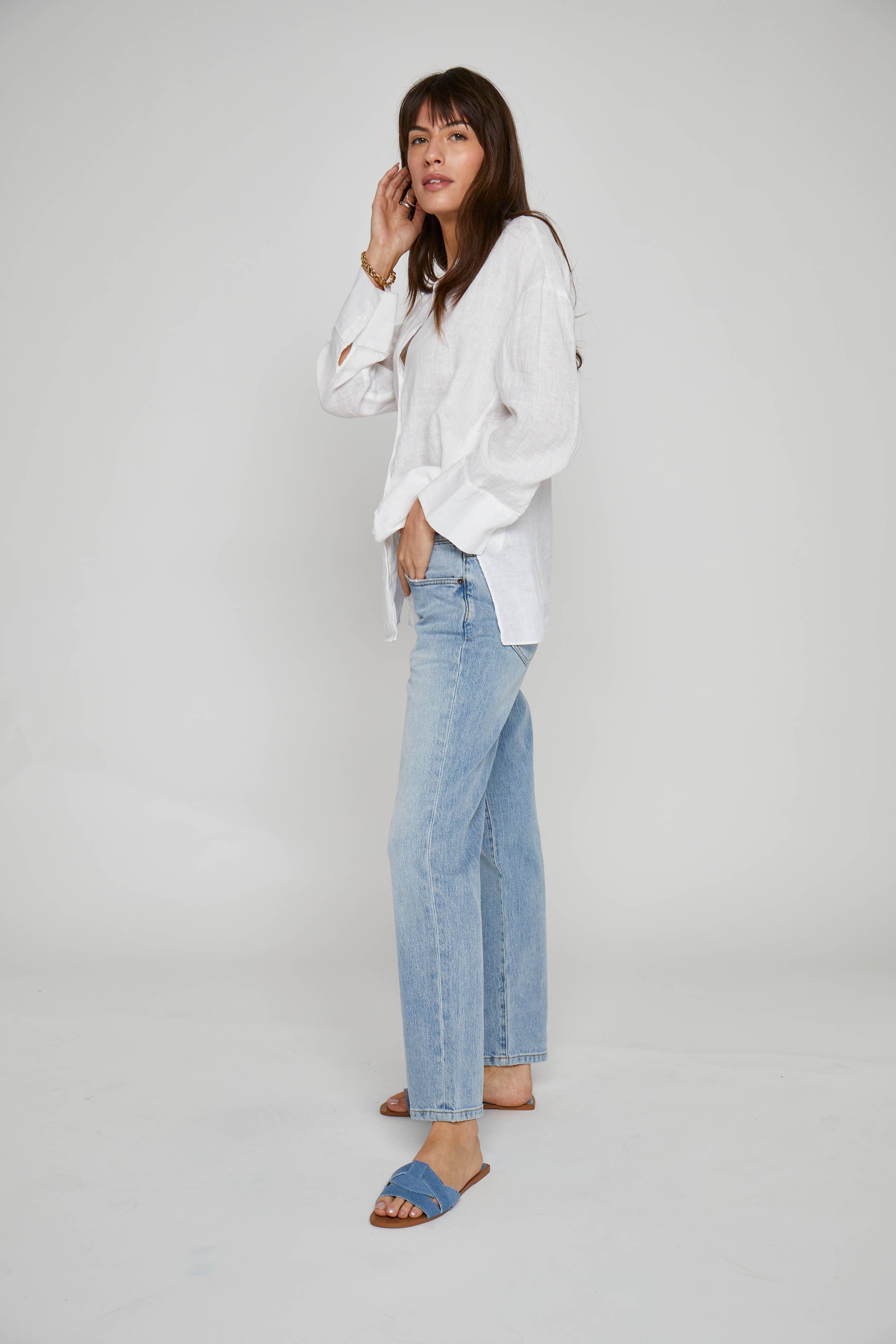 low rise light wash ankle length jeans