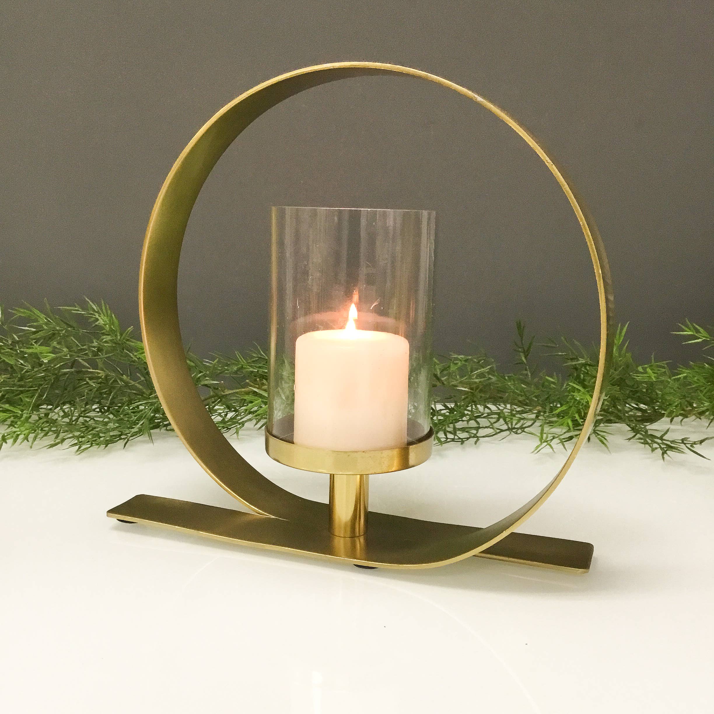 Gold Round Pillar Holder