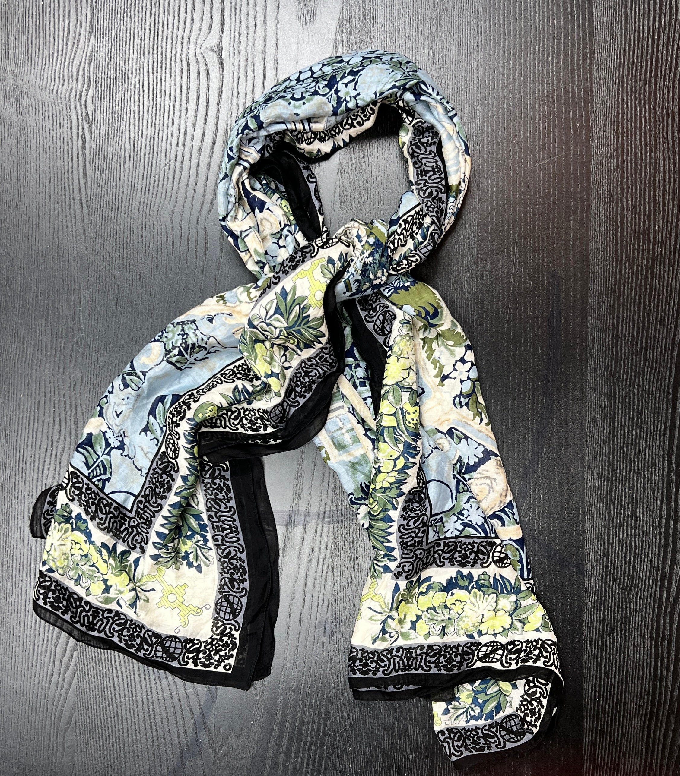 One Hundred Stars Fountain Scarf