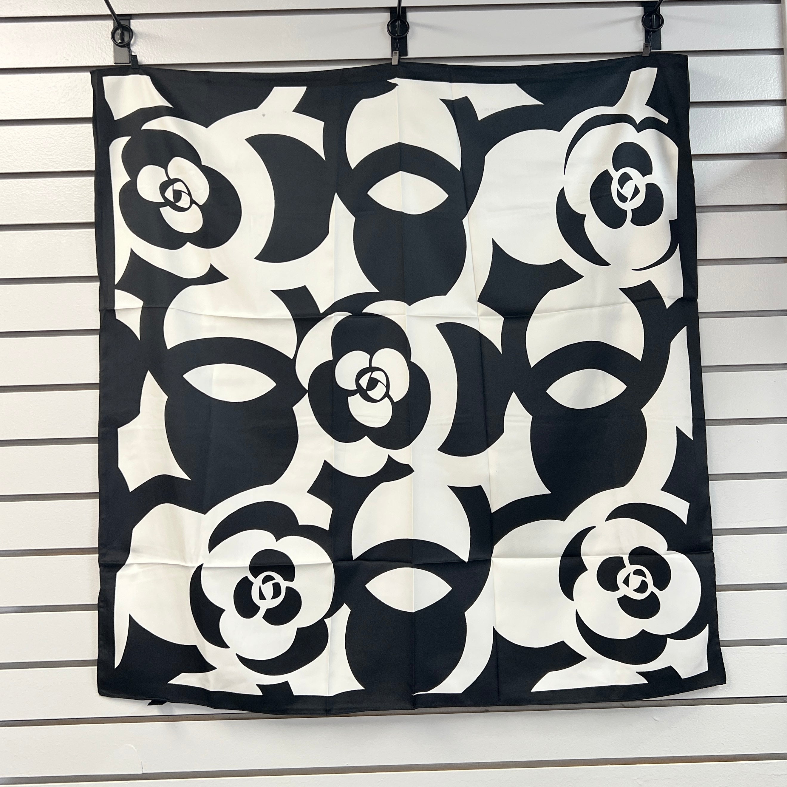Geometric Floral Wild Rag