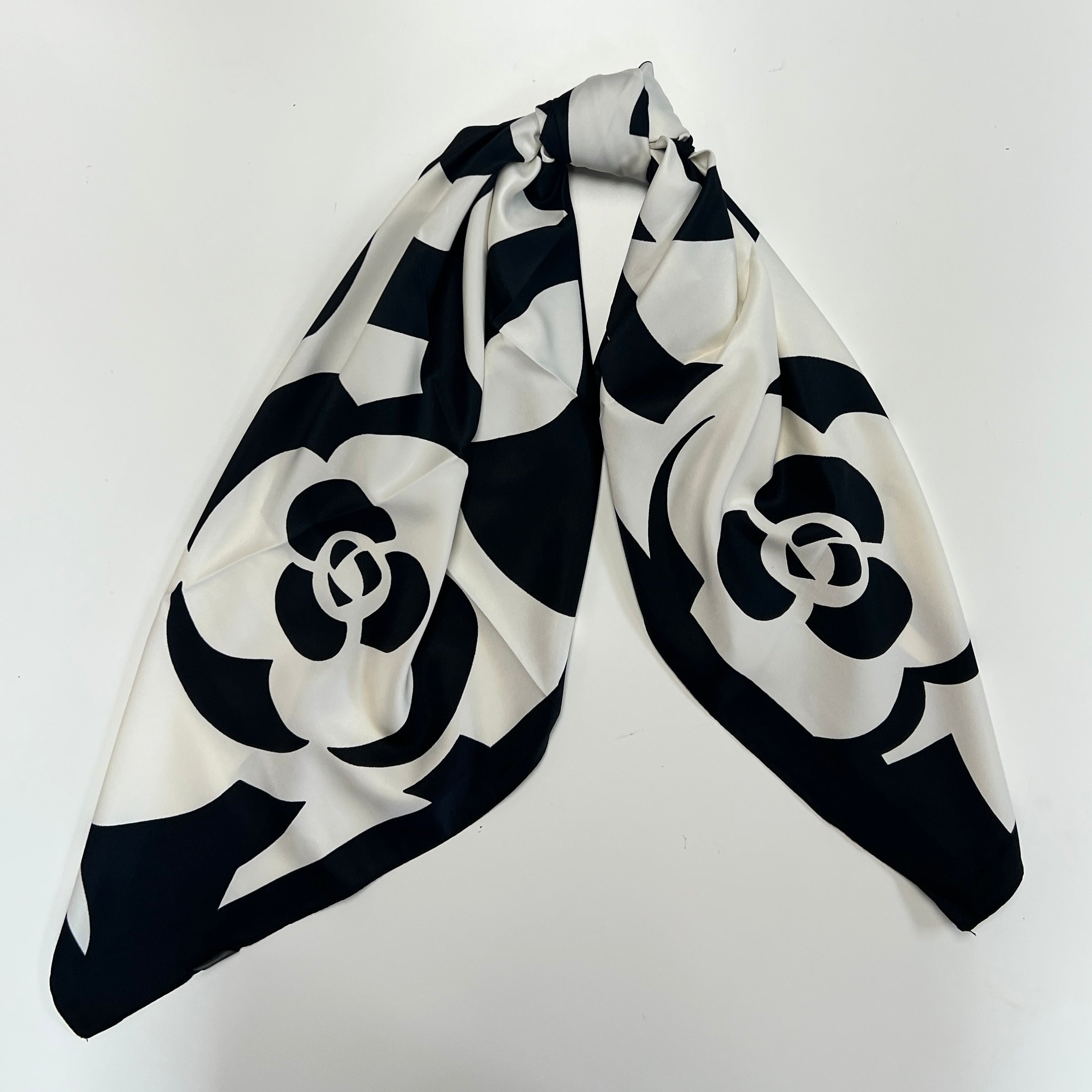 Geometric Floral Wild Rag