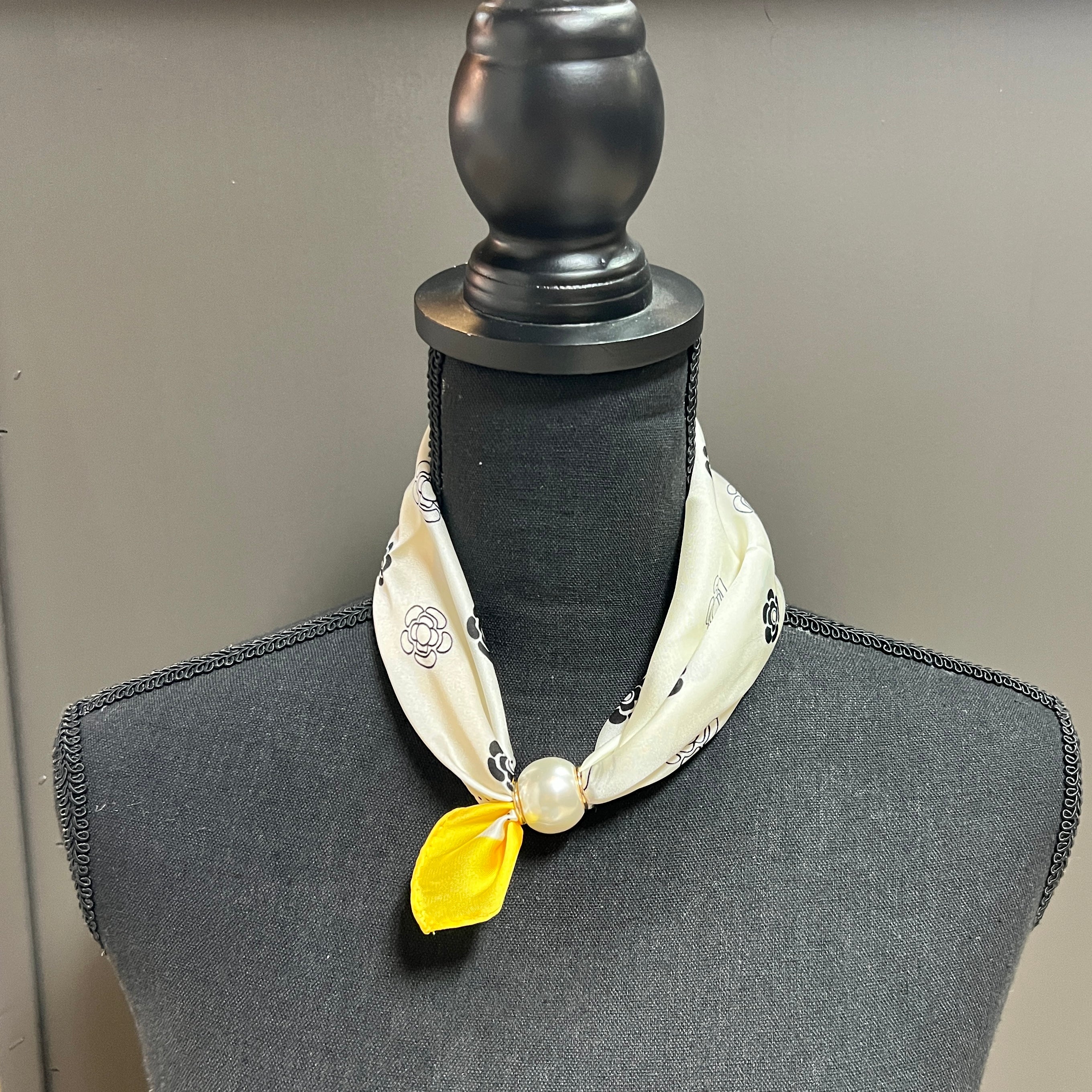 Scarf w/ Pearl