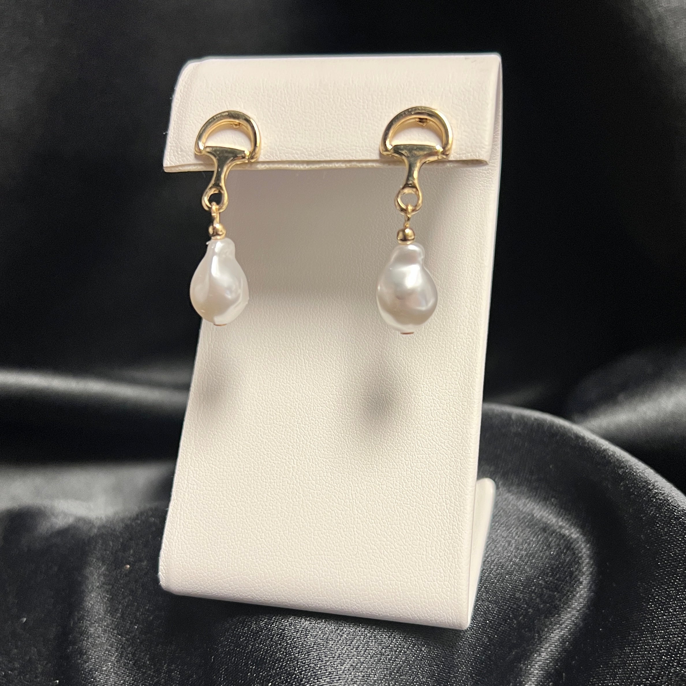 Gold & Pearl Snafflebit Earring