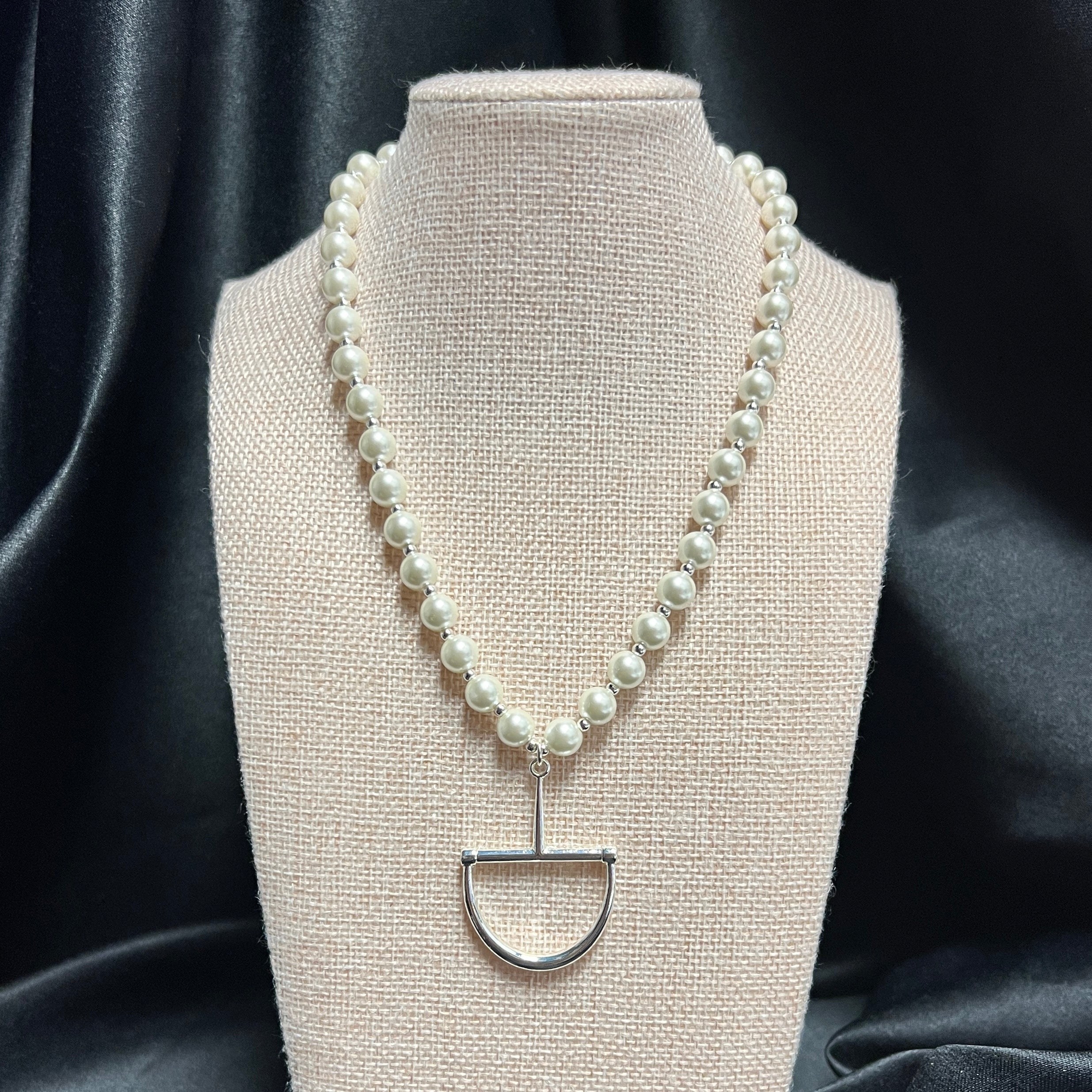 Pearl w/ Snaffle Bit Pendant